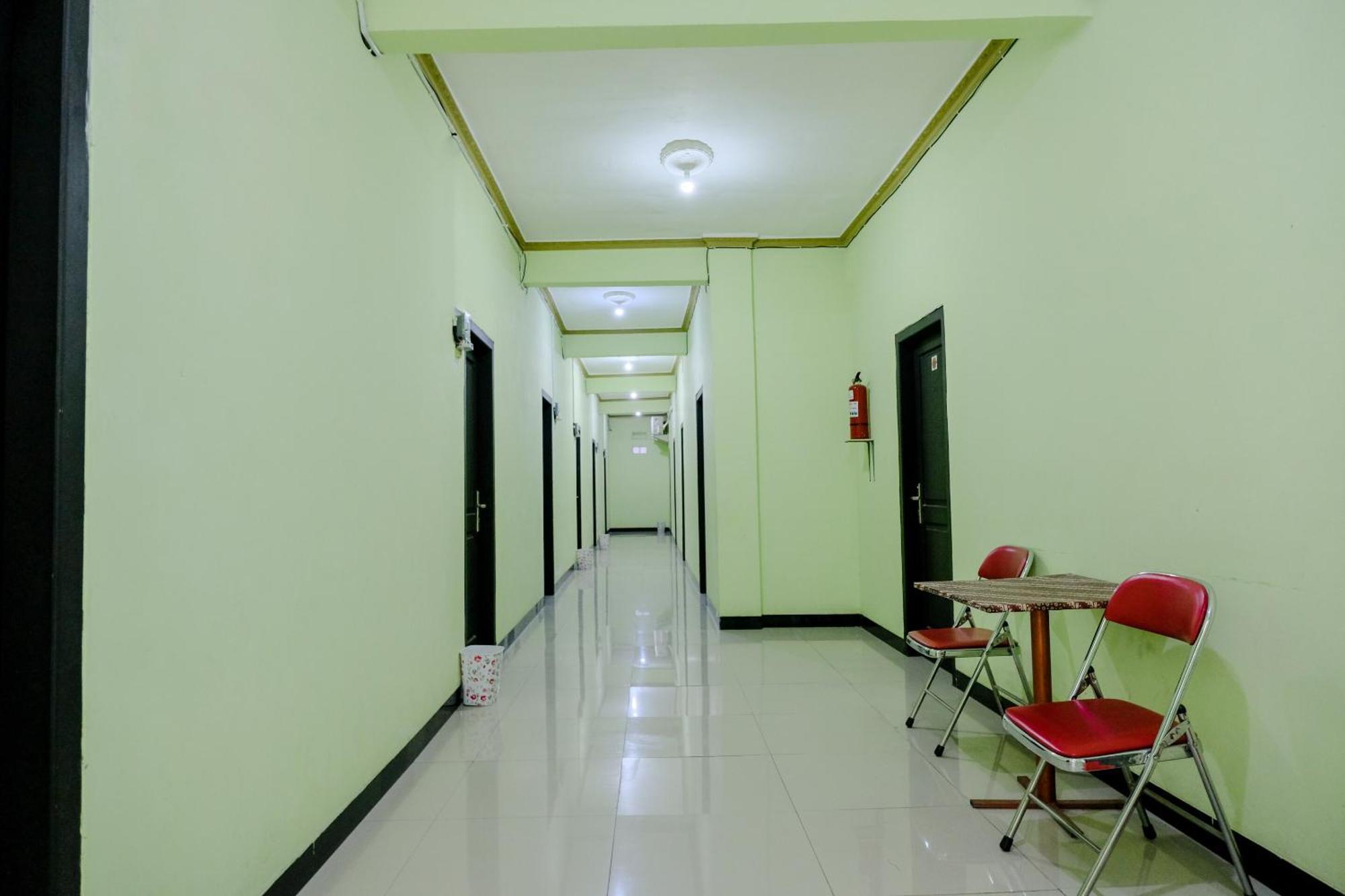 Oyo Life 2508 Alba Suites Homestay Syariah Tulungagung Exteriör bild