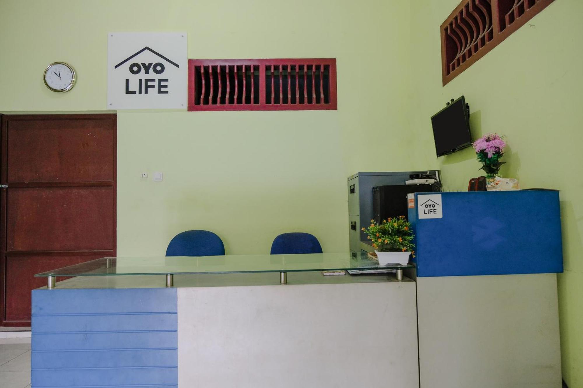 Oyo Life 2508 Alba Suites Homestay Syariah Tulungagung Exteriör bild