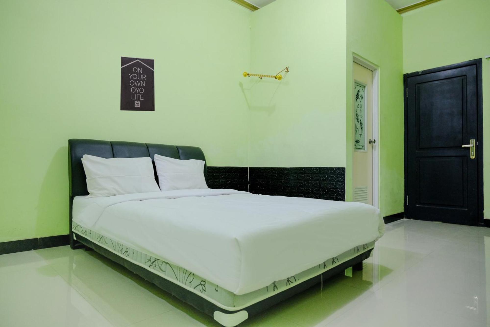 Oyo Life 2508 Alba Suites Homestay Syariah Tulungagung Exteriör bild